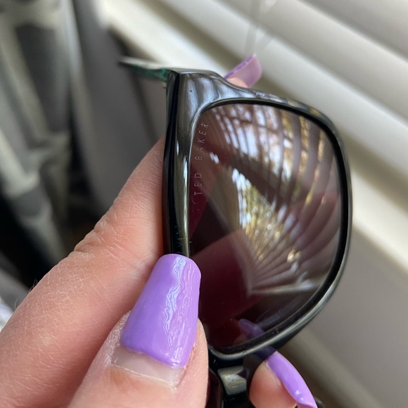 Ted Baker black framed sunglasses - Picture 2 of 9